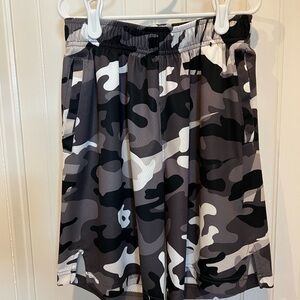 Boys Nike brand shorts in excellent condition, size medium
